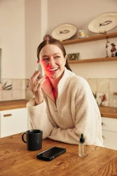 Iyo LED Light Skin Booster - 4