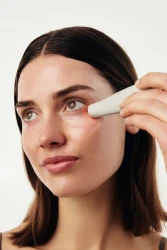 Iyo Revitalizing Eye & Lip Massager - 2